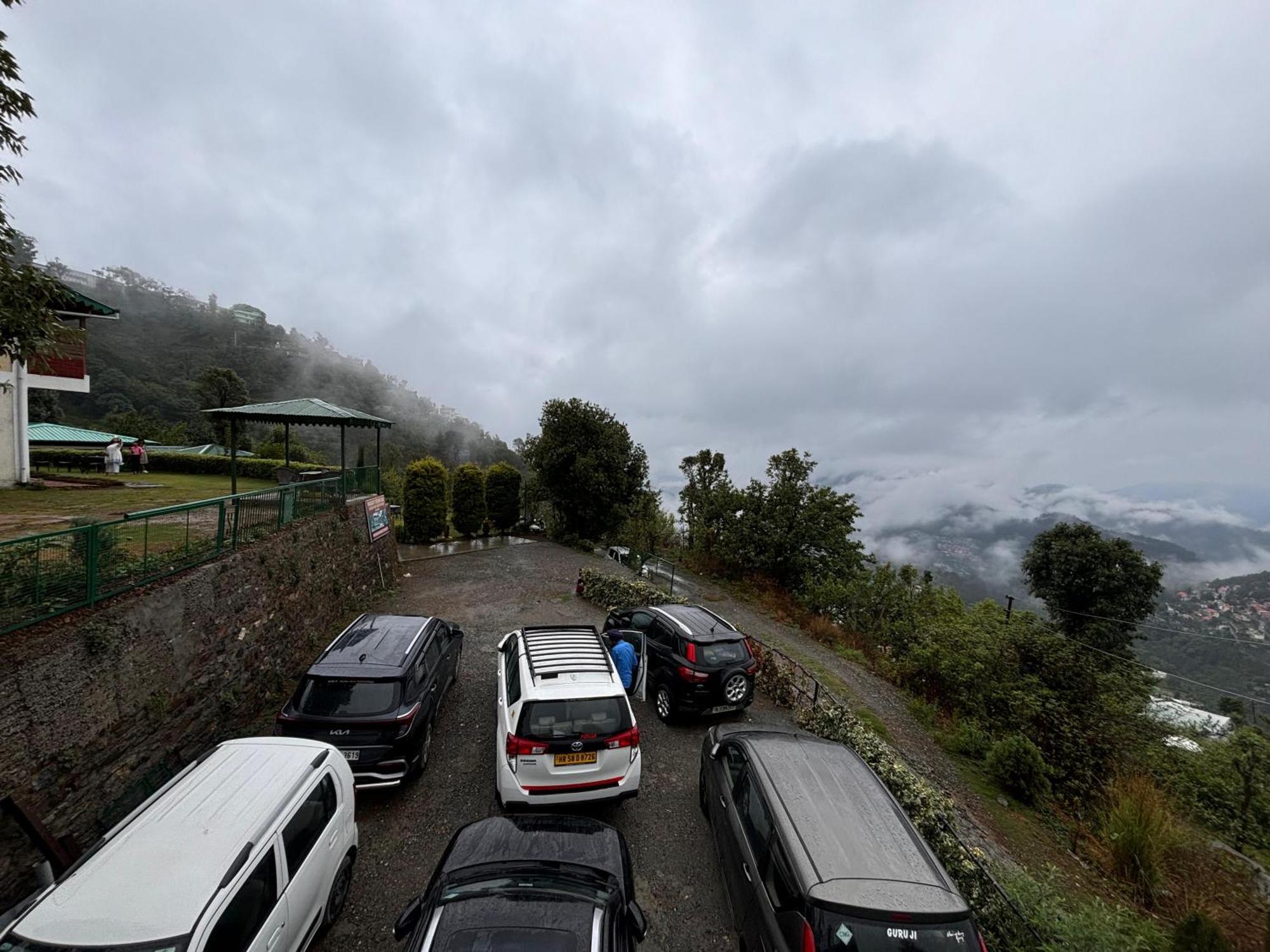 Pragati Resort & Restaurant- Eden Of Kumaon Bhowali エクステリア 写真