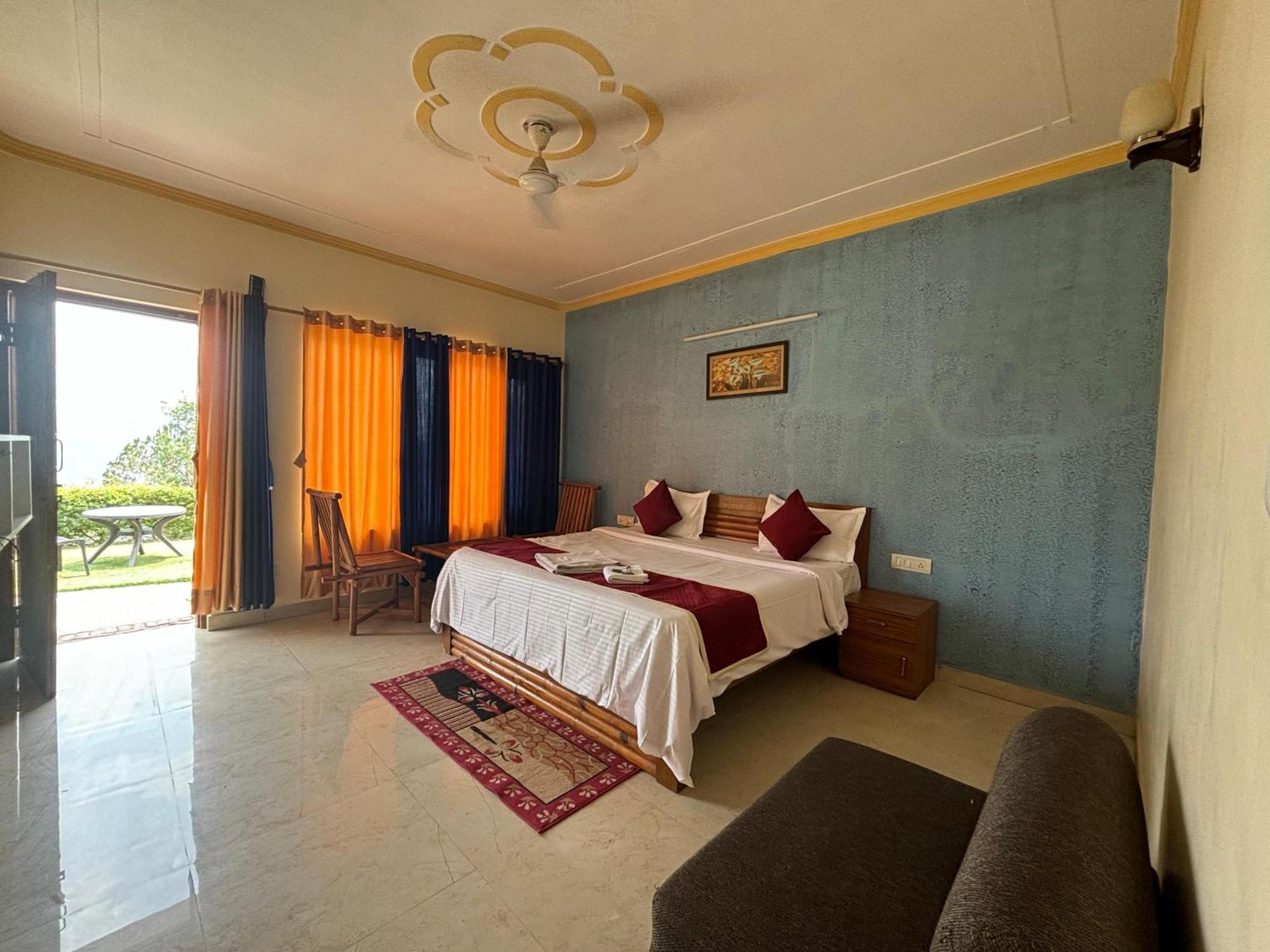 Pragati Resort & Restaurant- Eden Of Kumaon Bhowali エクステリア 写真