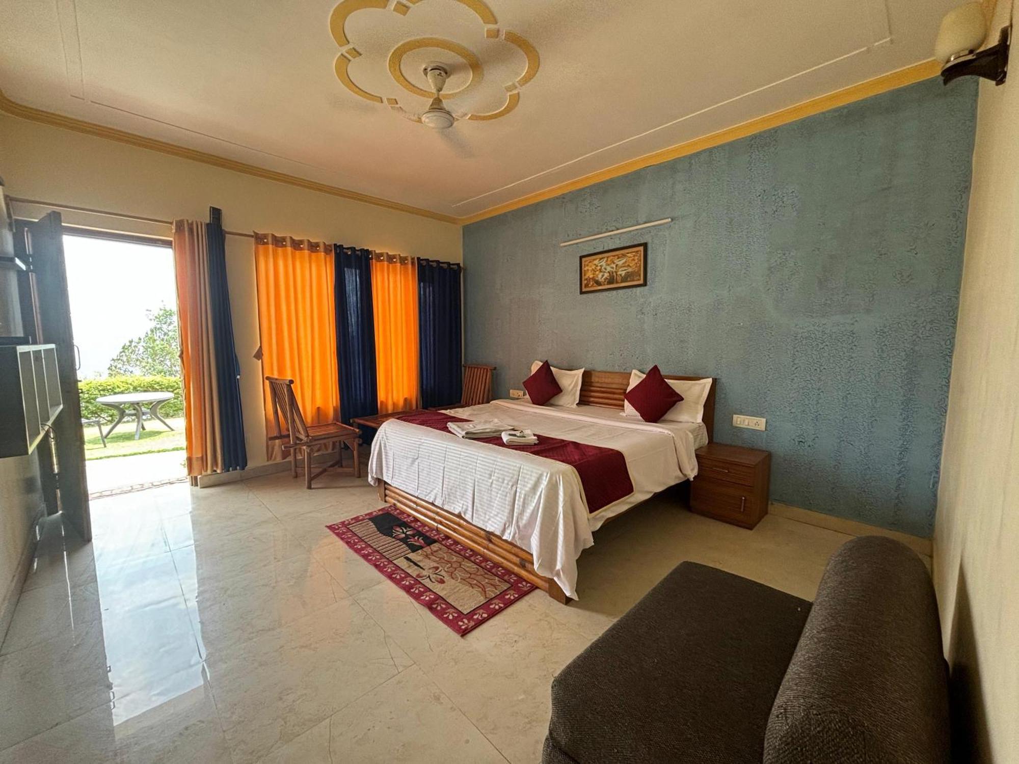 Pragati Resort & Restaurant- Eden Of Kumaon Bhowali エクステリア 写真